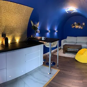Quirky Vaulted Flat With Terrace Apartment Bath